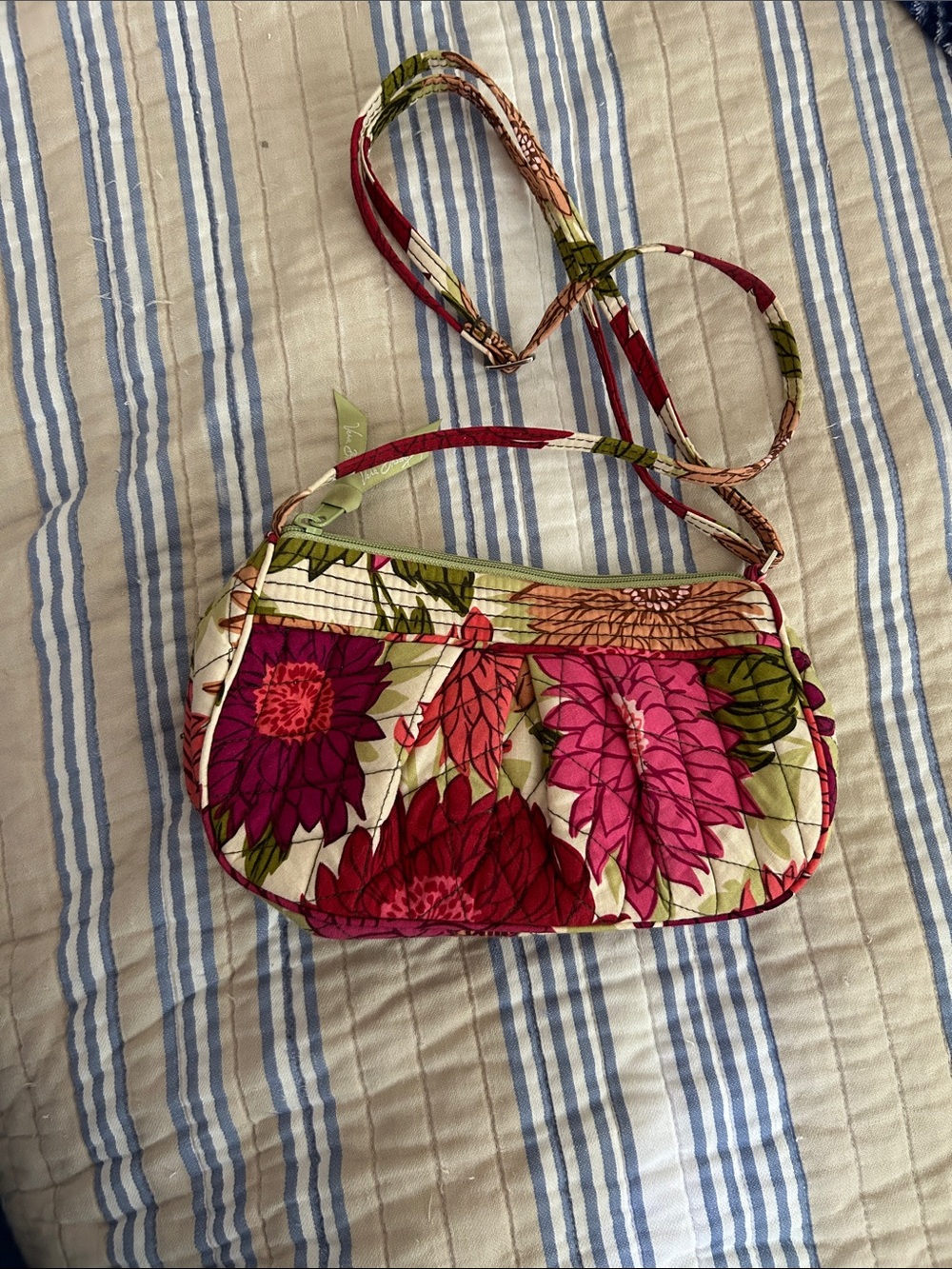 Vera Bradley Frannie Crossbody Bag in Hello Dahlia, EUC